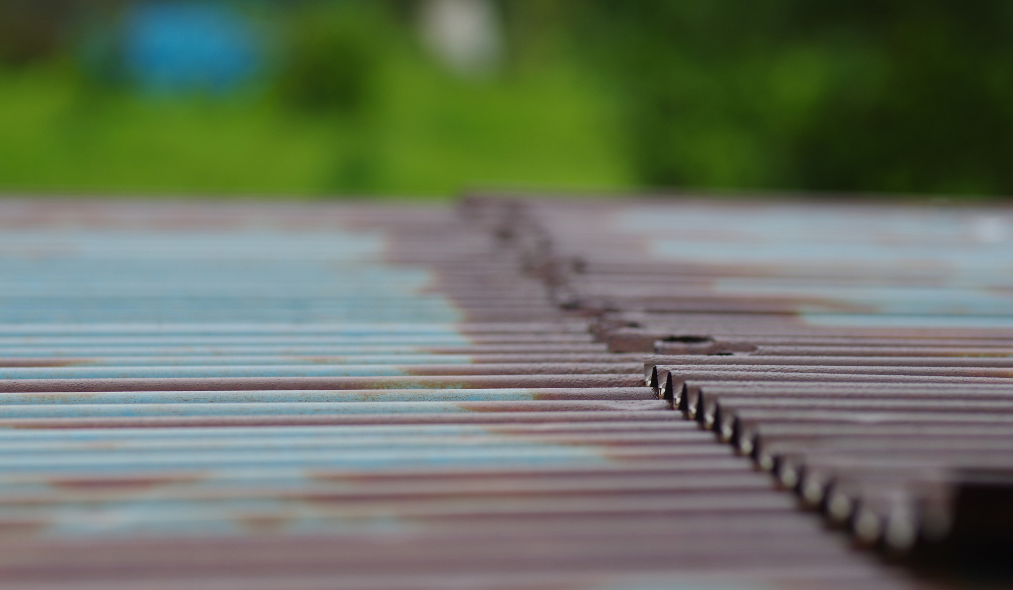 古びたトタン屋根